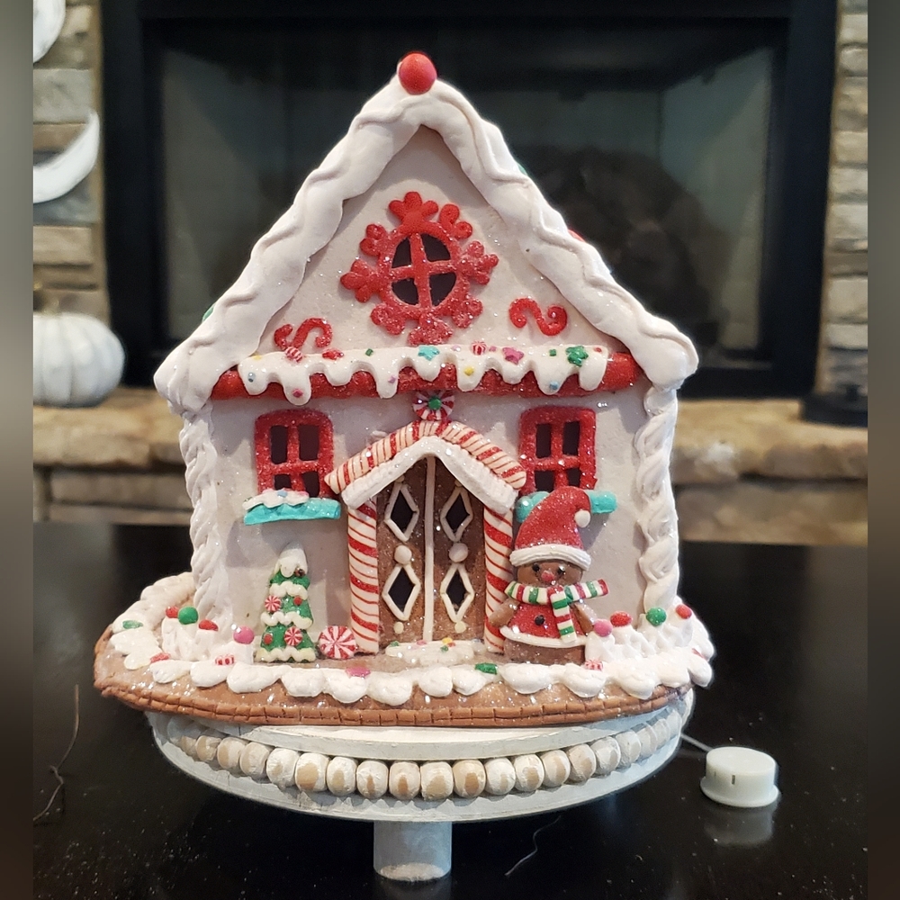 Peppermint Gingerbread House-NWT